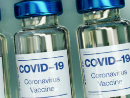 Vaccino anti-Covid: inserite due giornate per gli over 60