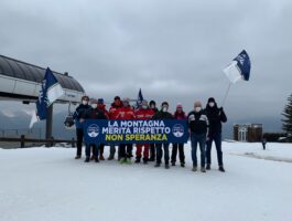Fratelli d\'Italia e CasaPound manifestano per la montagna