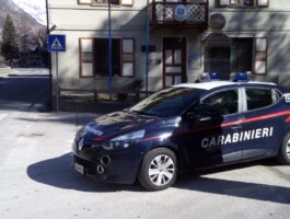 Minaccia la compagna e aggredisce i Carabinieri: arrestato