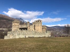Alessandro Bellière torna in pista: alla scoperta dei castelli del nord Italia