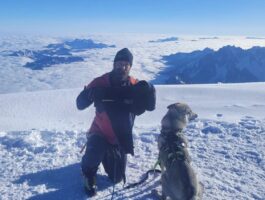 Numb: il cane alpinista in cima al Monte Bianco