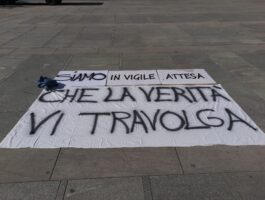 Aosta: Manifestazioni per la Libertà protesta sotto Palazzo regionale