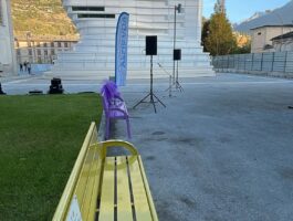 Ad Aosta, due panchine per sensibilizzare su endometriosi e fibromialgia