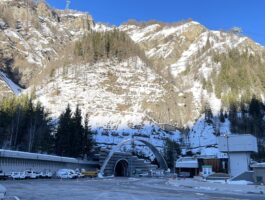 Lavori per completare il risanamento dell\'impalcato stradale nel traforo del Monte Bianco